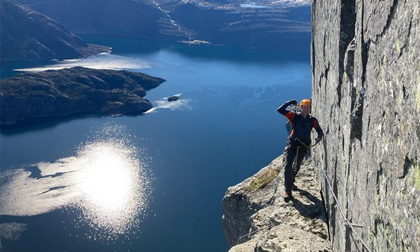 Vách đá cao chót vót ở Na Uy hấp dẫn những tín đồ du lịch mạo hiểm