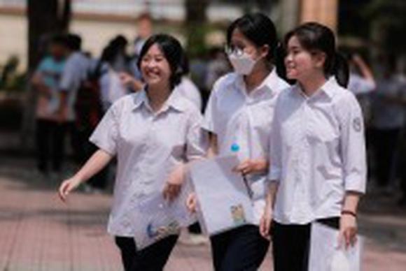 Hà Nội 'đẩy sớm' thời gian nhập học vào lớp 10 THPT năm học 2023-2024 - Ảnh 1.