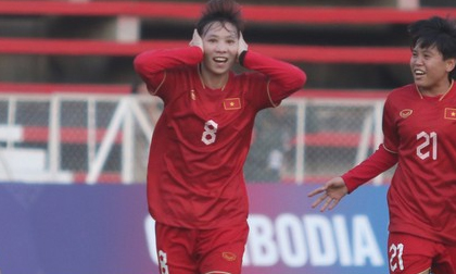 Đôi vai mang 6 con vít và hành trình đến World Cup đẫm nước mắt của 'vệ binh' lớn tuổi nhất tuyển nữ Việt Nam