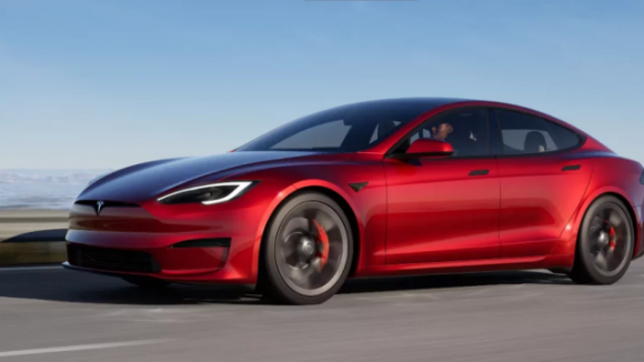 Tesla giới thiệu công nghệ xe điện mới, vừa đi vừa sạc - Ảnh 1.