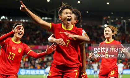 Sớm dính thẻ đỏ, tuyển Trung Quốc vẫn giành chiến thắng nghẹt thở ở World Cup