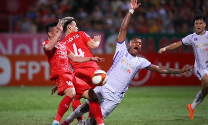 Mất ngôi đầu V.League vào tay CLB CAHN, HLV Hà Nội FC đặt dấu hỏi về trọng tài