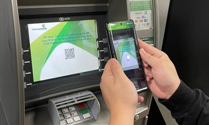 Đã có thể rút tiền liên ngân hàng tại ATM bằng mã QR, không cần thẻ vật lý