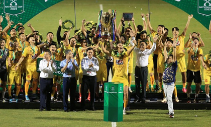 Bùi Tiến Dũng ôm đầu vì sút trượt penalty, CLB Thanh Hoá lần đầu tiên vô địch Cup quốc gia