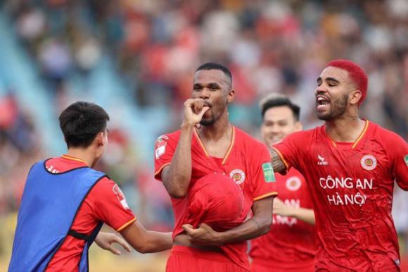 CLB CAHN vô địch V.League đầy kịch tính trong ngày Quang Hải, Filip Nguyễn ghi dấu ấn - Ảnh 3.