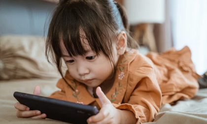 Ngoài điện thoại và TV, có 4 thứ hủy hoại thị lực của trẻ mà cha mẹ không để ý tới