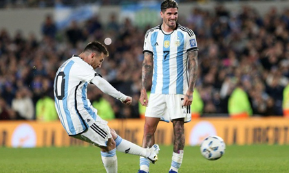 Messi trong ngày tái xuất tuyển quốc gia: Được vỗ tay không ngớt, suýt lập 2 siêu phẩm