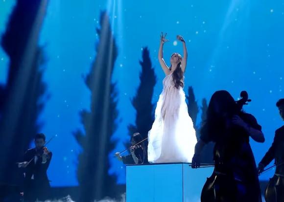 Trở lại Vietnam Idol sau 16 năm, Đông Nhi tiến bộ và gây bất ngờ về giọng hát ra sao? - Ảnh 1.