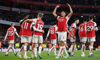 Arsenal áp sát ngôi đầu, Man United nhọc nhằn lên Top 6 Ngoại hạng Anh