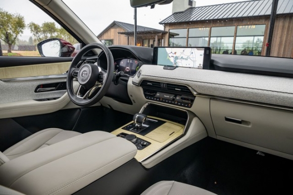 Xe Mazda cận sang đắt khách, hãng kiếm hơn 370.000 tỷ đồng chỉ trong nửa năm - Ảnh 2.