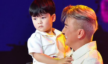 Đàm Vĩnh Hưng xúc động sau khi nghe quý tử nói câu này, nhóc tỳ nhỏ tuổi nhưng cực hiểu chuyện