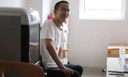 'Thần đồng trăm năm có một' 10 tuổi thi đại học, 16 tuổi lấy bằng tiến sĩ, hiện tại ở nhà ăn bám bố mẹ