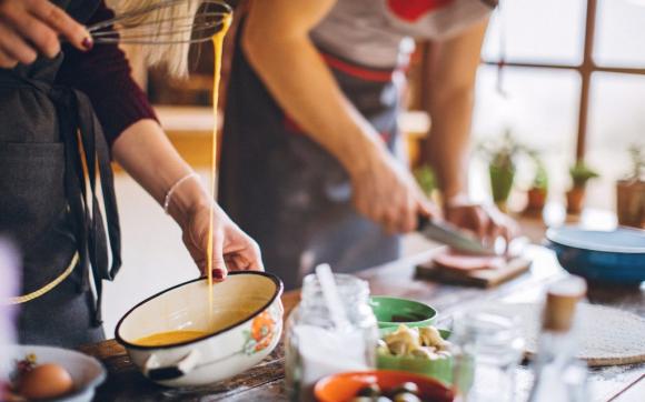 Người phụ nữ 40 tuổi, thu nhập thấp, nhưng có mẹo tiết kiệm tiền cực hay để mua được một hũ vàng trong 5 năm- Ảnh 2.