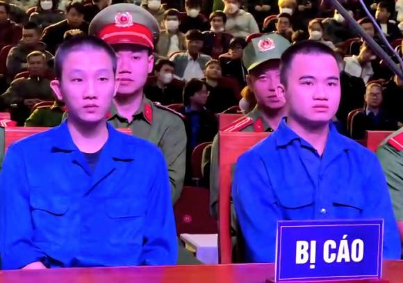Bị cáo Cường và Trí (từ phải sang) tại phiên tòa