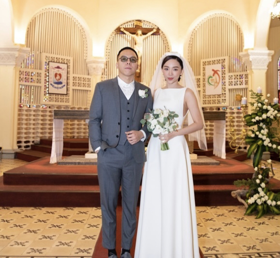 Sau 3 năm giấu kín, Tóc Tiên hé lộ ảnh xịn đám cưới trong nhà thờ tại Đà Lạt: Nhan sắc cô dâu 'đỉnh chóp'!