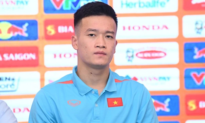 HLV Troussier nhận thêm tin xấu, QBV Việt Nam gặp chấn thương sát ngày chốt danh sách dự Asian Cup