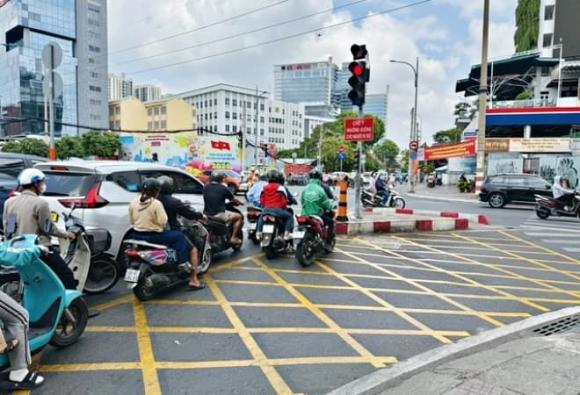 4-re-phai-khi-den-do-1.jpg 0