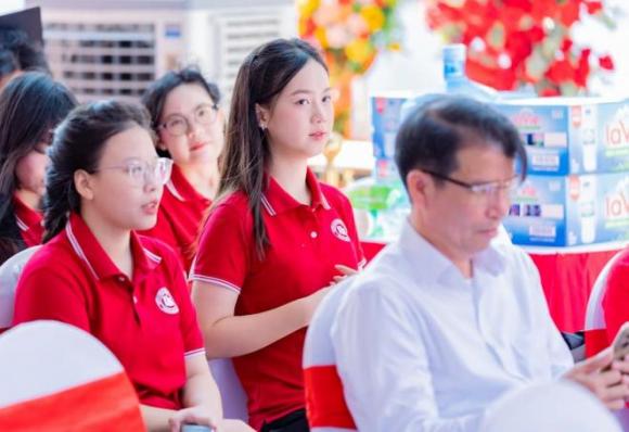 thủ khoa hiền mai 2