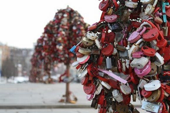 10 địa điểm có khóa tình yêu lãng mạn nhất thế giới