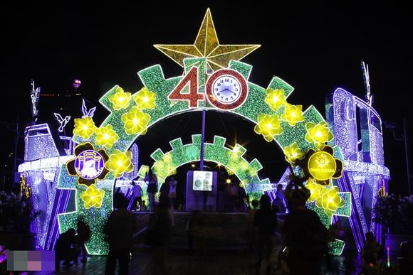 Sài Gòn rực rỡ chờ đón năm mới 2015